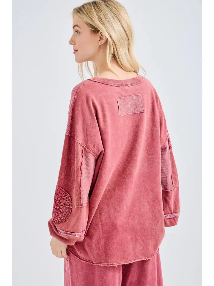 Mineral Wash V-Neck - Red