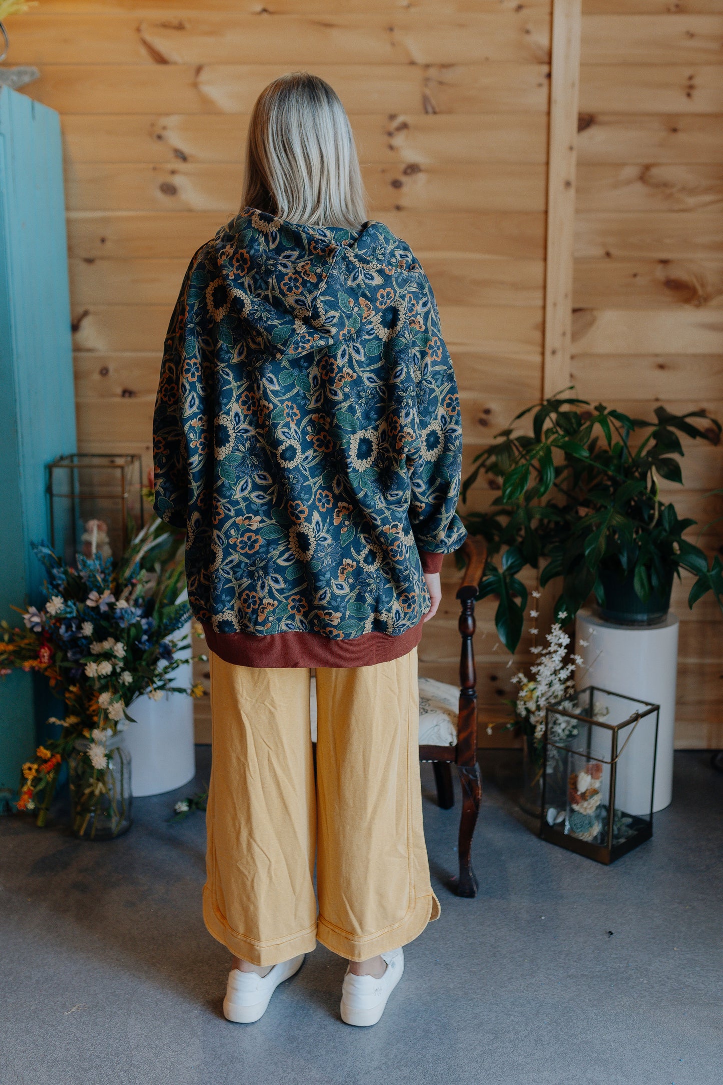 Navy & Tan Dahlias Sweatshirt