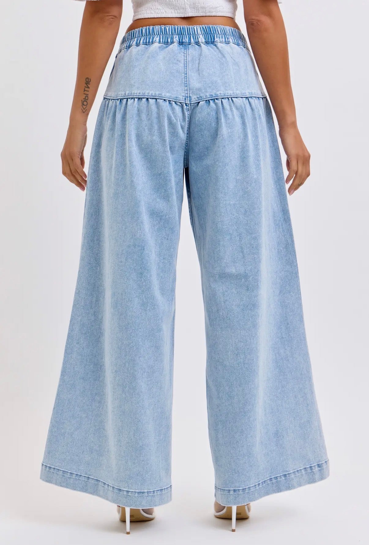4 Button High Rise Wide Leg Jean