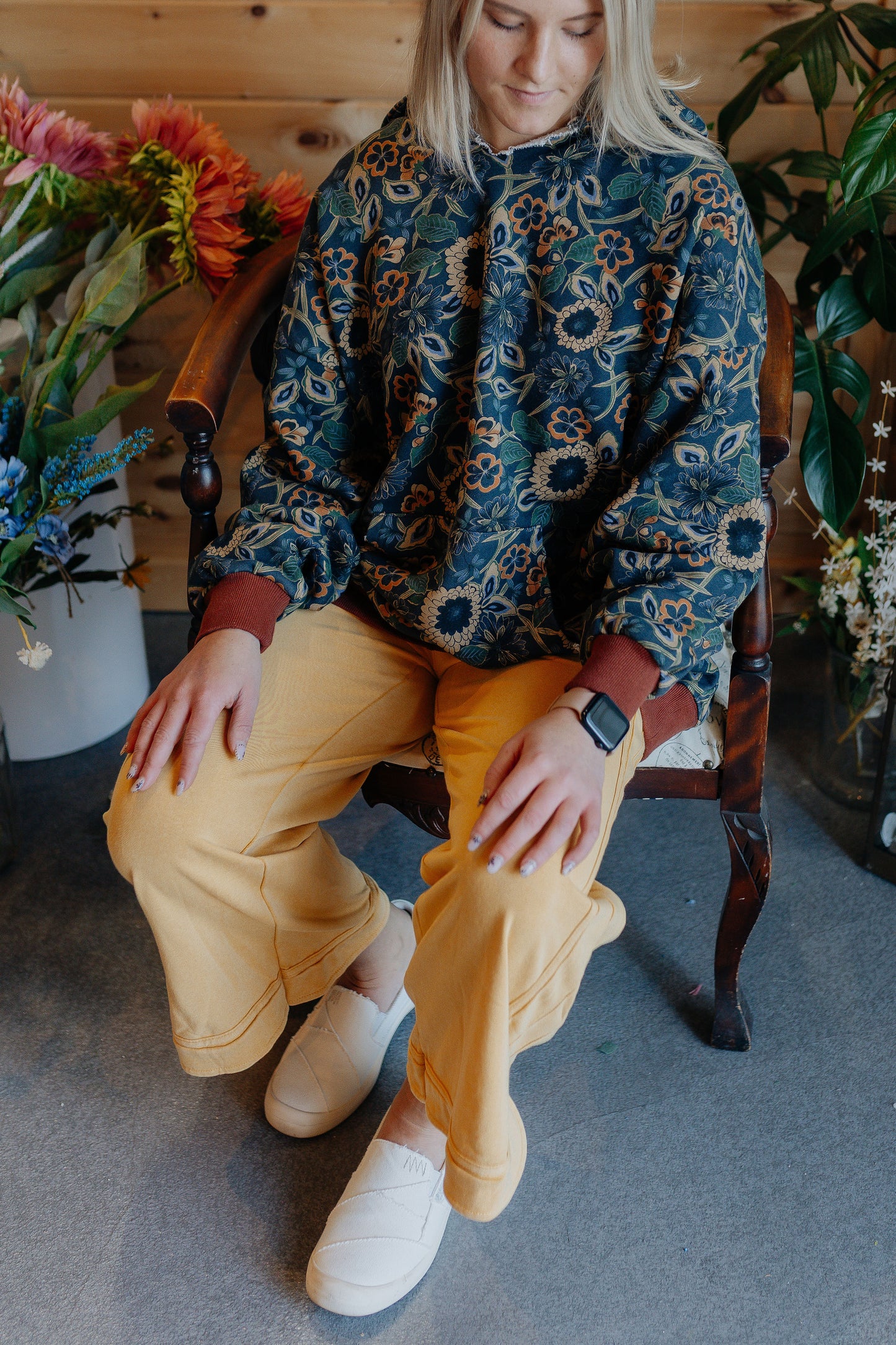 Navy & Tan Dahlias Sweatshirt